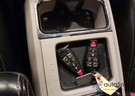 2014 Chrysler Town & Country Touring-L z USA, uszkodzony, nr VIN 2C4RC1CG4ER198463